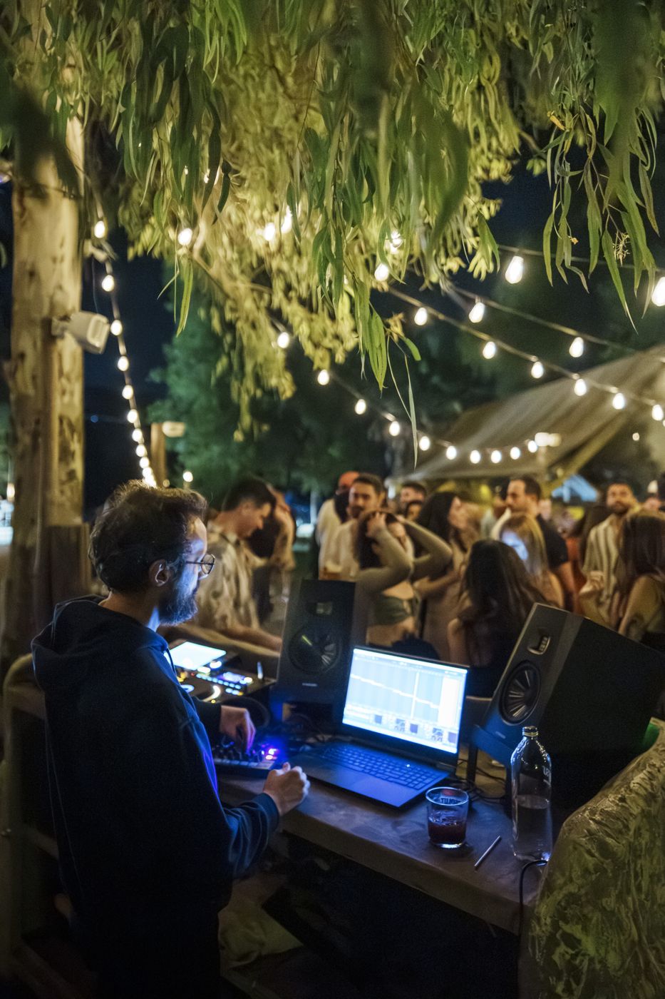 Jonasclean playing live, open-air crowd